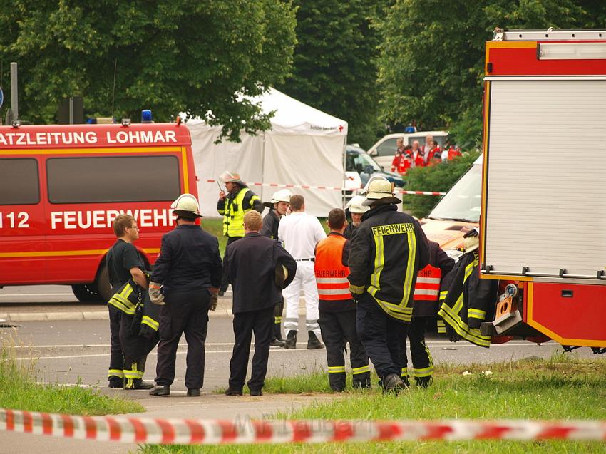 Schwerer Unfall mit Reisebus Lohmar Donrather Dreieck P240.JPG